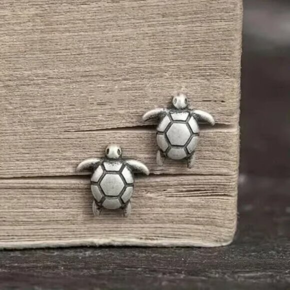 Silver SEA TURTLE Stud Earrings - Picture 3 of 3